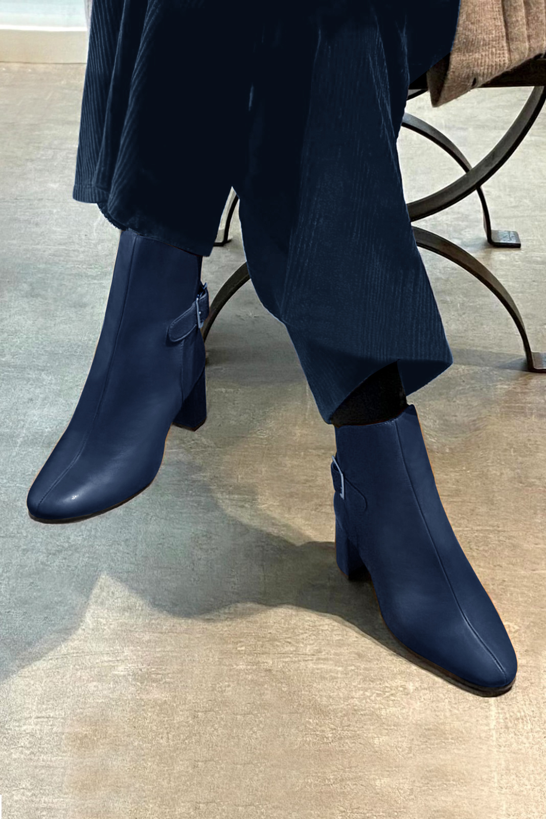 Navy blue women's ankle boots with buckles at the back. Round toe. Medium block heels. Worn view - Florence KOOIJMAN